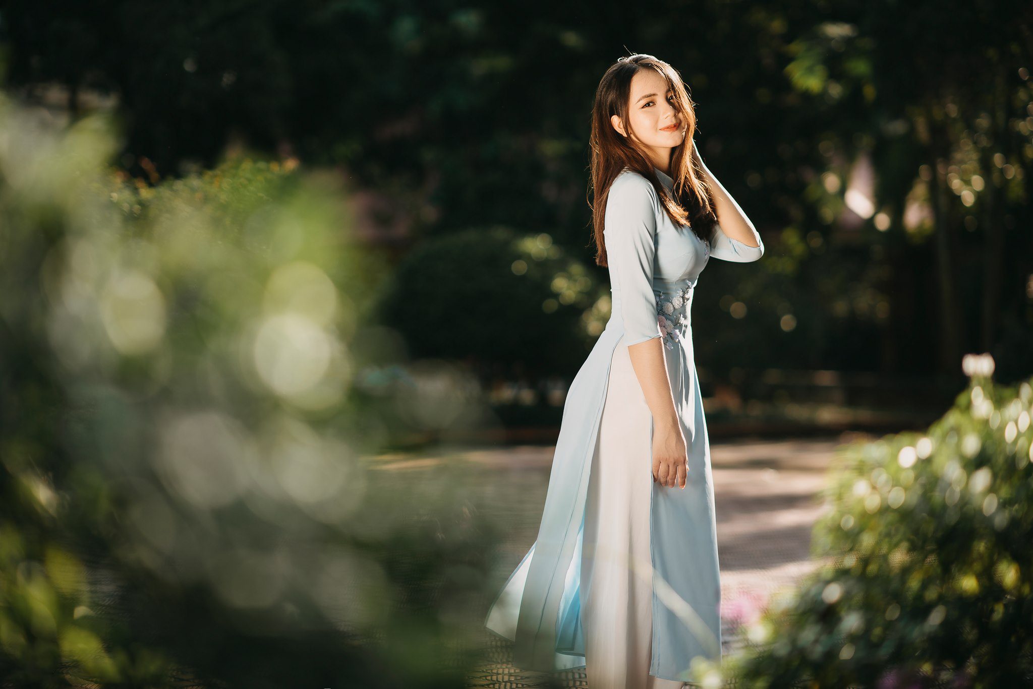 hinh nen nguoi mau ao dai cho may tinh 092458690