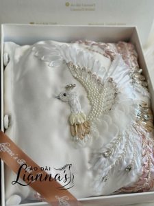 áo dài cưới cổ thuyền