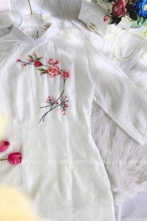 Áo dài cách Tân tơ trắng thêu hoa đỏ quan xanh kiotviet 10aa07d6c67d0ebe75fa2559271e4c28