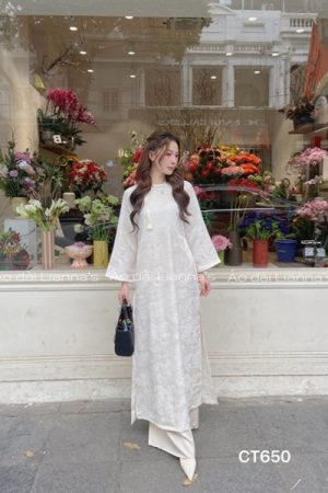 Áo dài gấm họa tiết màu kem sữa kiotviet 4132d4a42c1f46107258429b723d0b06