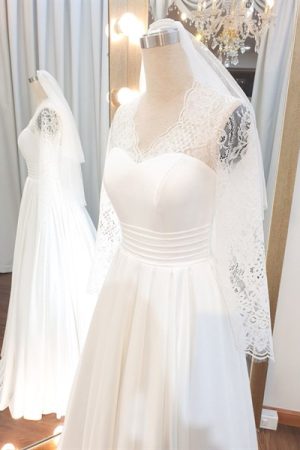 Váy cưới satin trơn phối ren kiotviet a2e5a8458fdd15a62167285c1ddd55a9