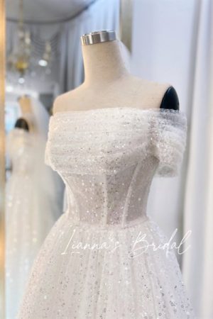 Váy cưới trễ vai lấp lánh form A kiotviet b0ffdac41f7b3f57262b32ac348cd56e