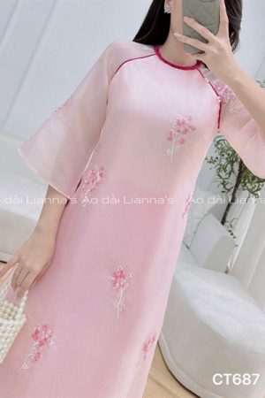Áo dài cách Tân suông theu hoa tông Hồng cổ thắt bím kiotviet ce856287debf9bc191d84e0c81cd862e