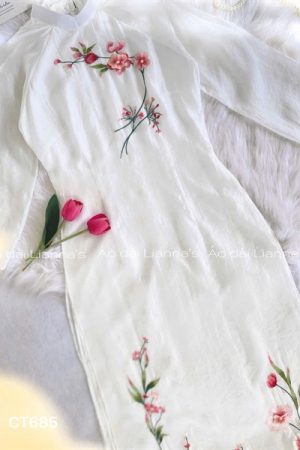 Áo dài cách Tân tơ trắng thêu hoa đỏ quan xanh kiotviet e9d7fe05a5e963e837a7e73bd84876ab