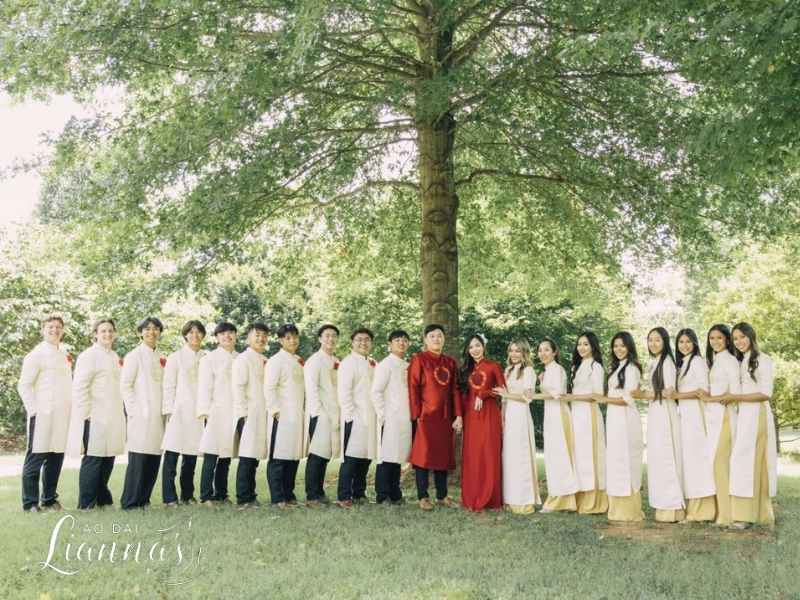 Gợi ý trang phục bê tráp đẹp cho cả nam và nữ trong lễ ăn hỏi